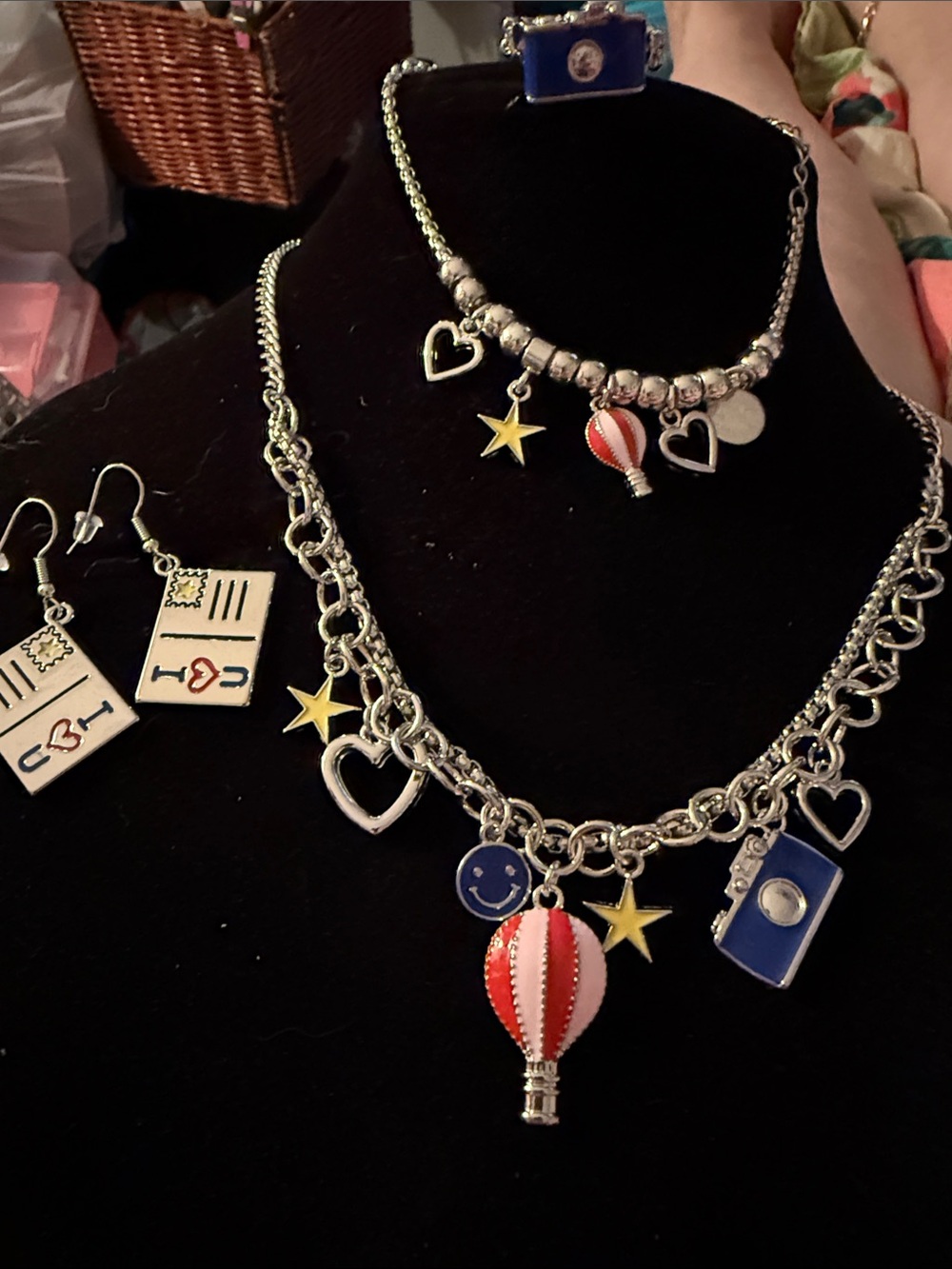 New Women’s Adventure includes Ring necklace 13”, bracelet 9” & earrings 1 3/4”